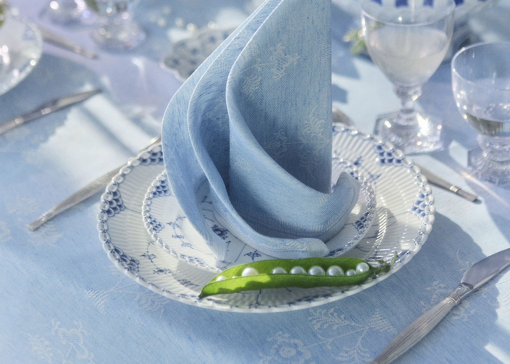 The Heritage tablecloth and napkins